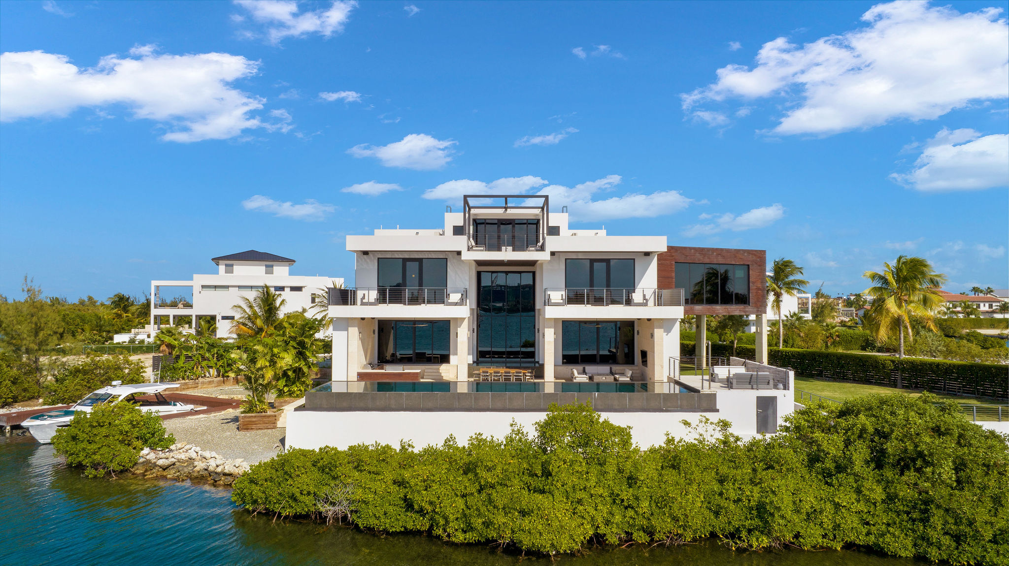 72 LALIQUE PENINSULA QUAY - SERENITY HOUSE IN CRYSTAL HARBOUR W Bay Bch North 