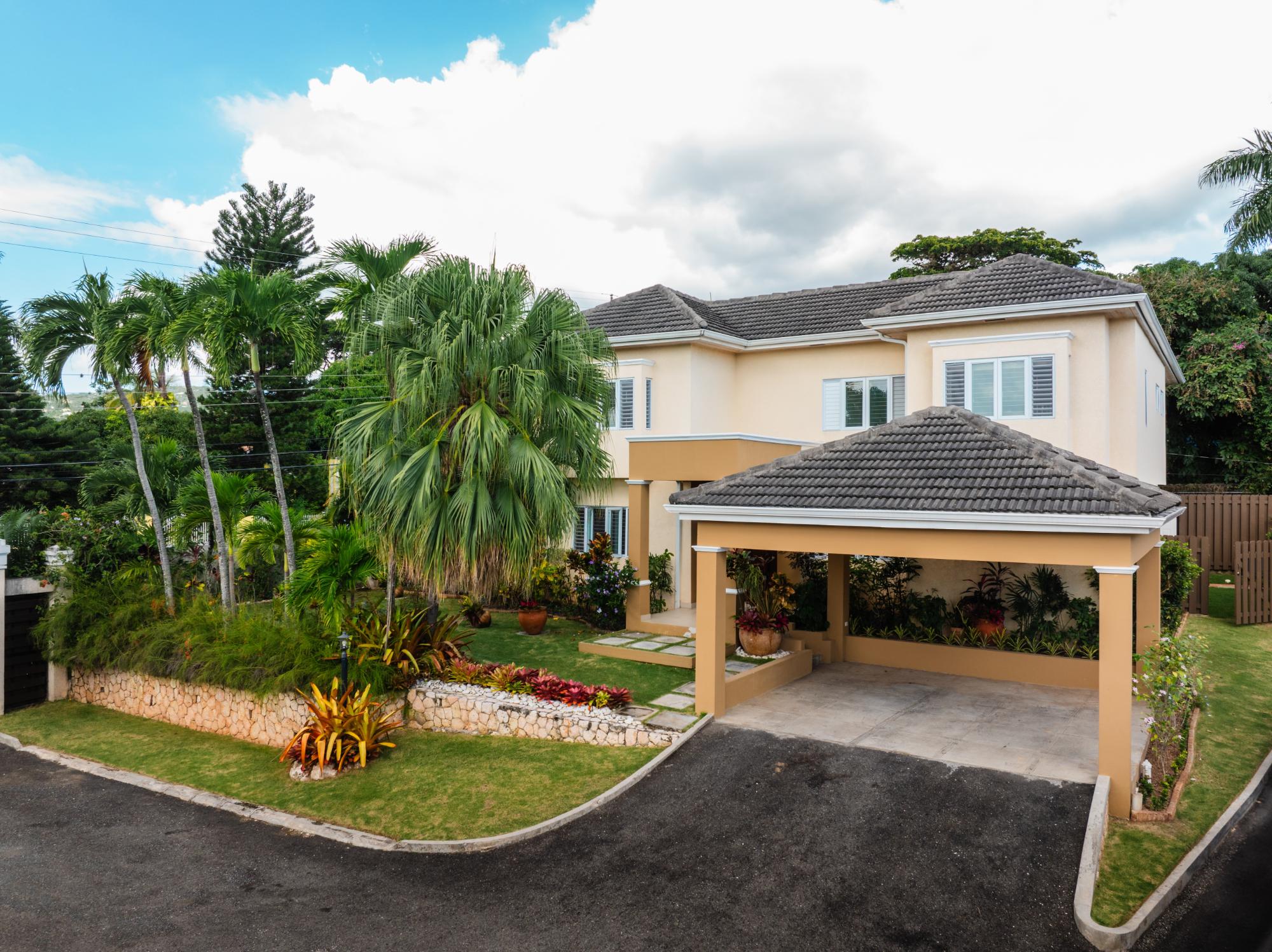 9 CHERRY DRIVE Kingston St. Andrew Parish