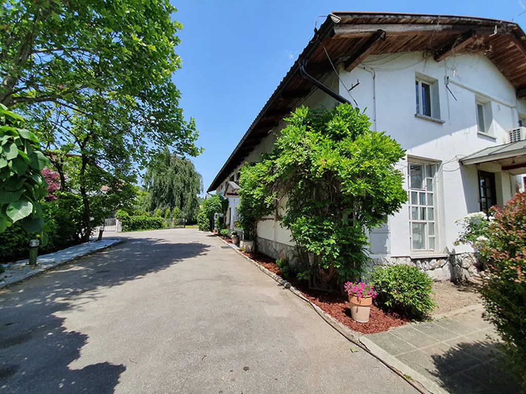 Cesta na Brdo Rožnik District Ljubljana