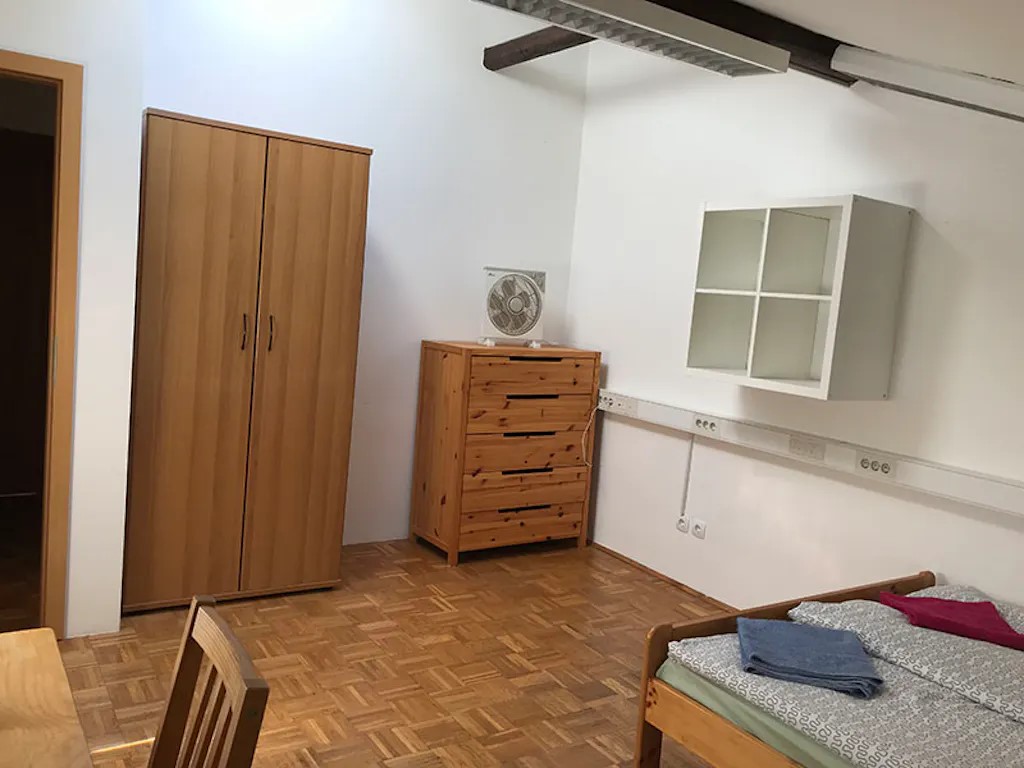 Cesta na Brdo Rožnik District Ljubljana