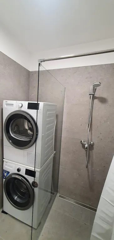 Cesta na Brdo Rožnik District Ljubljana