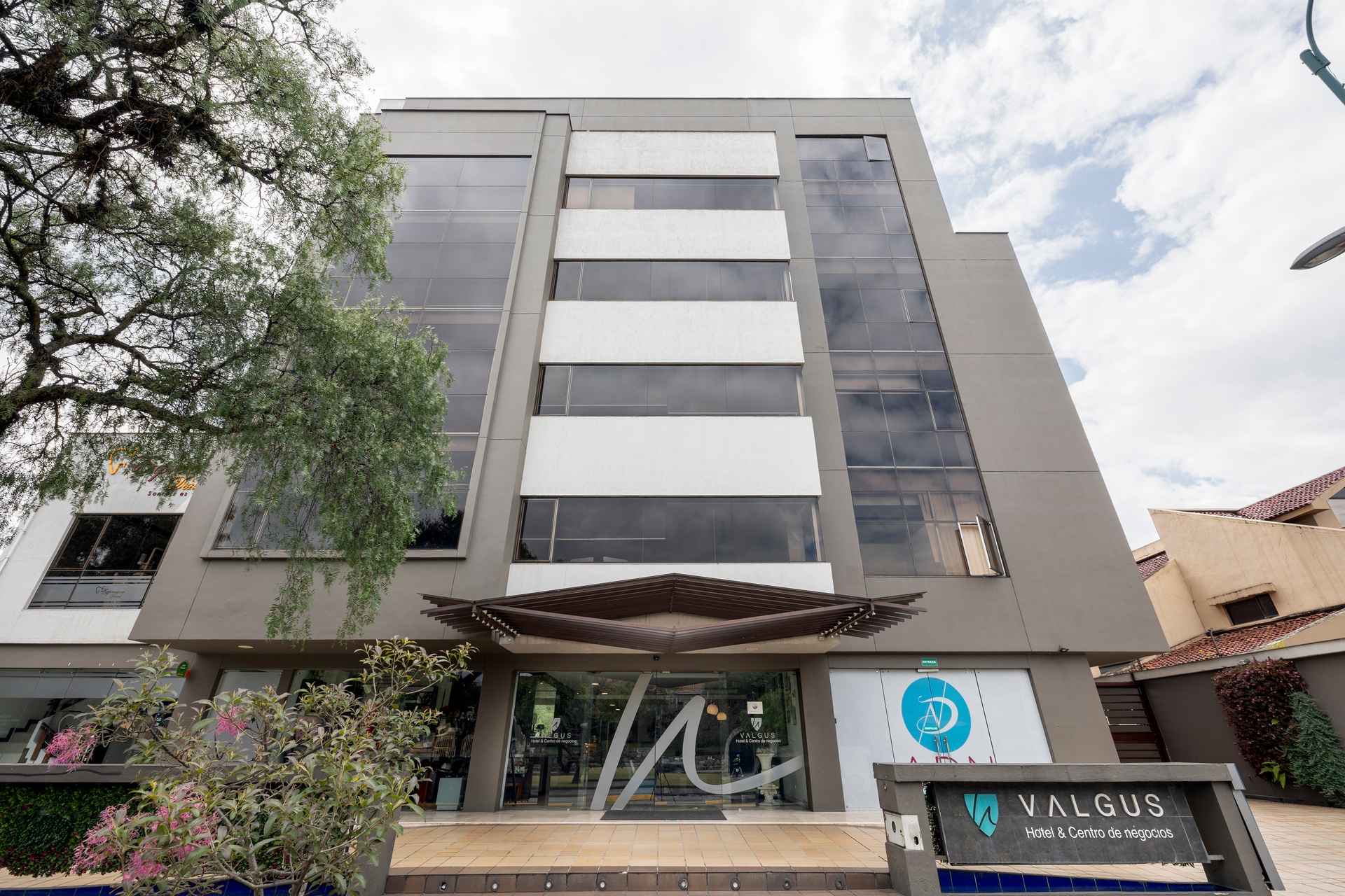 4-31 y Avenida Fray Vicente Solano Cuenca Azuay