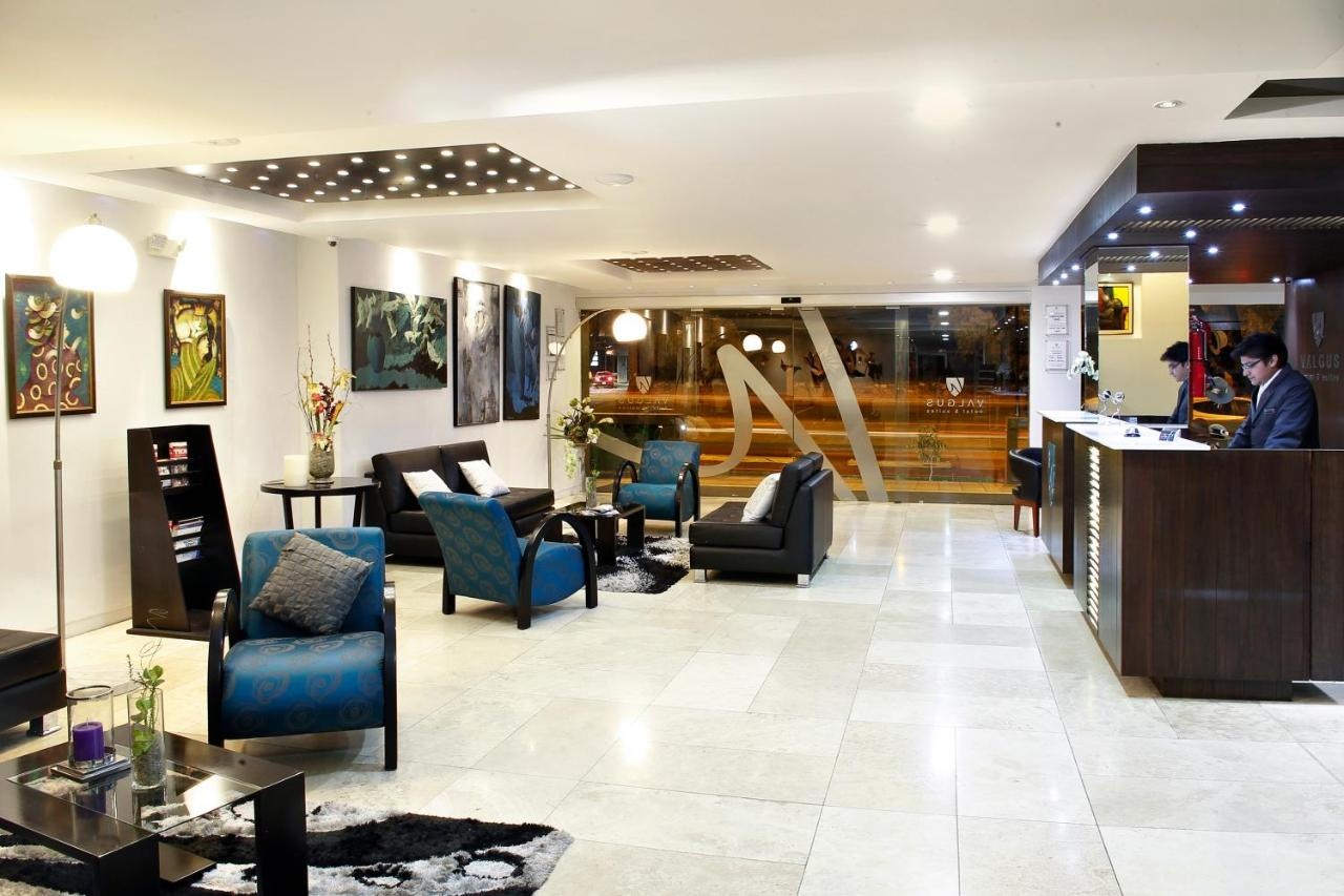 4-31 y Avenida Fray Vicente Solano Cuenca Azuay