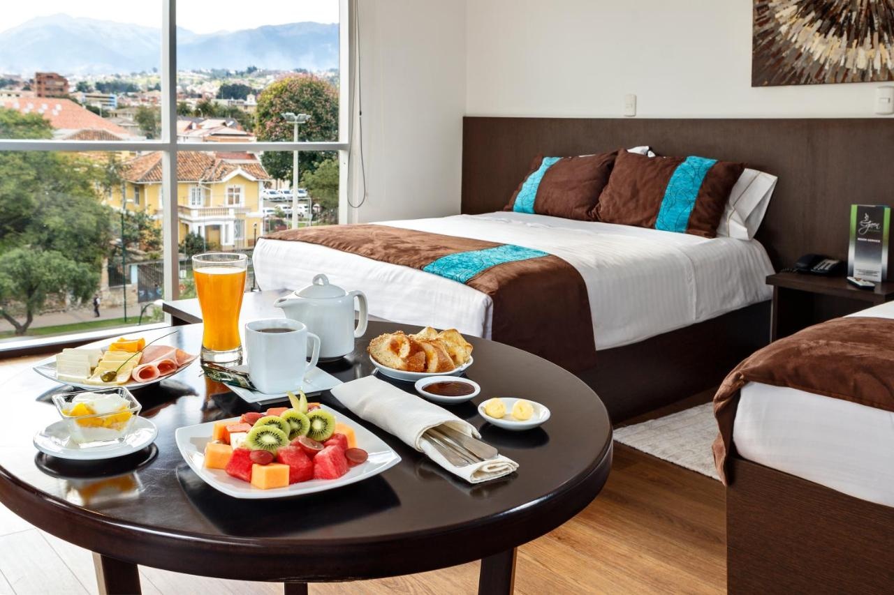 4-31 y Avenida Fray Vicente Solano Cuenca Azuay