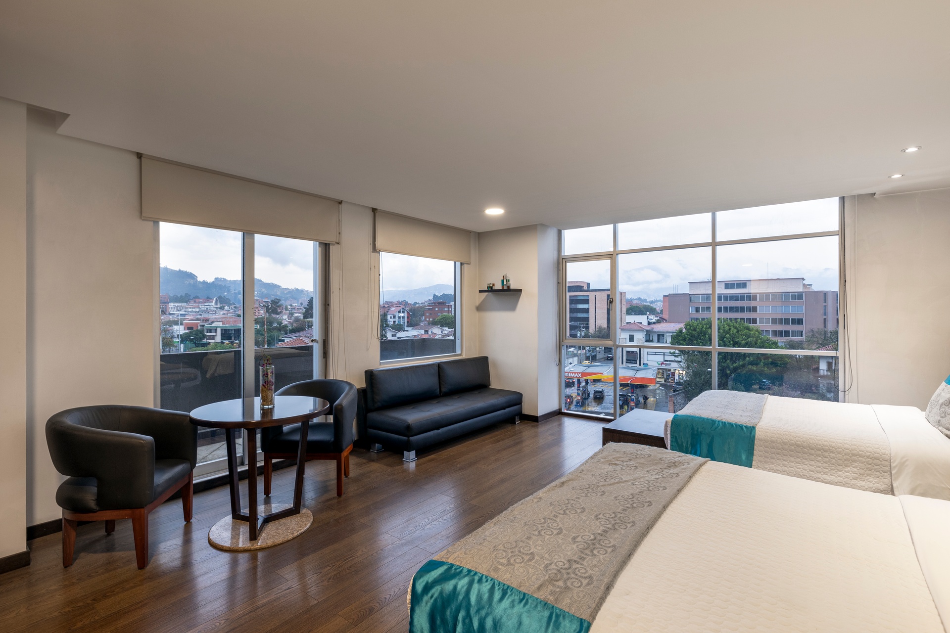 4-31 y Avenida Fray Vicente Solano Cuenca Azuay