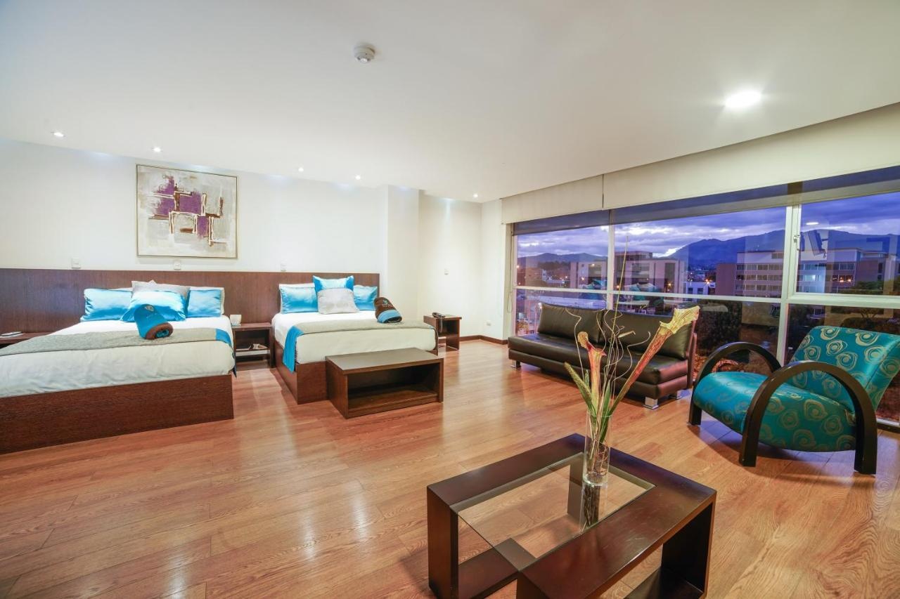 4-31 y Avenida Fray Vicente Solano Cuenca Azuay