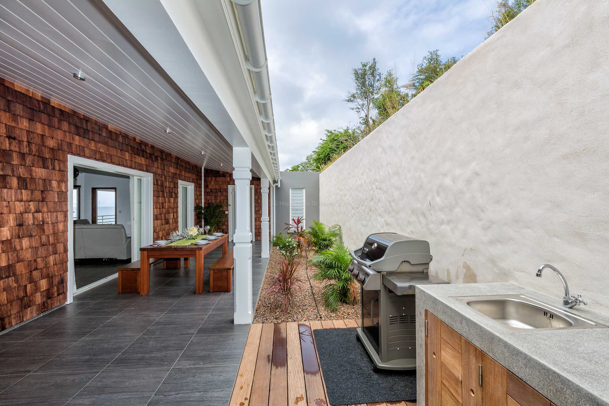 Villa Pleasure, BL Public 