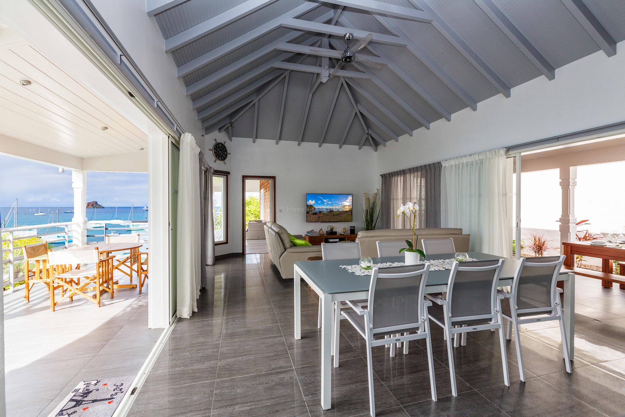 Villa Pleasure, BL Public 
