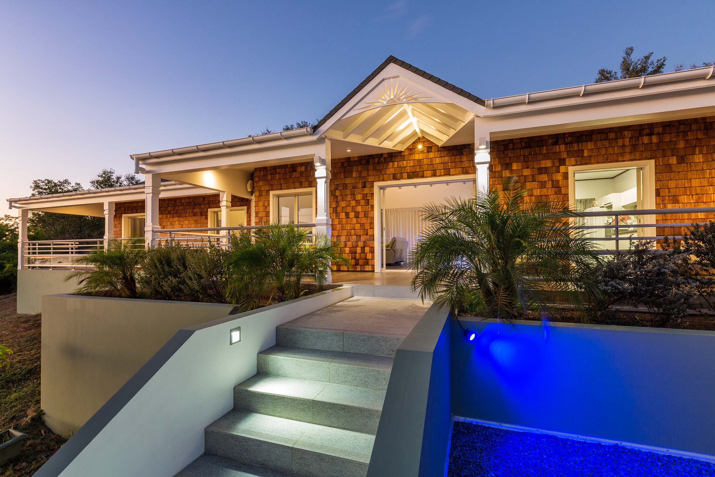 Villa Pleasure, BL Public 
