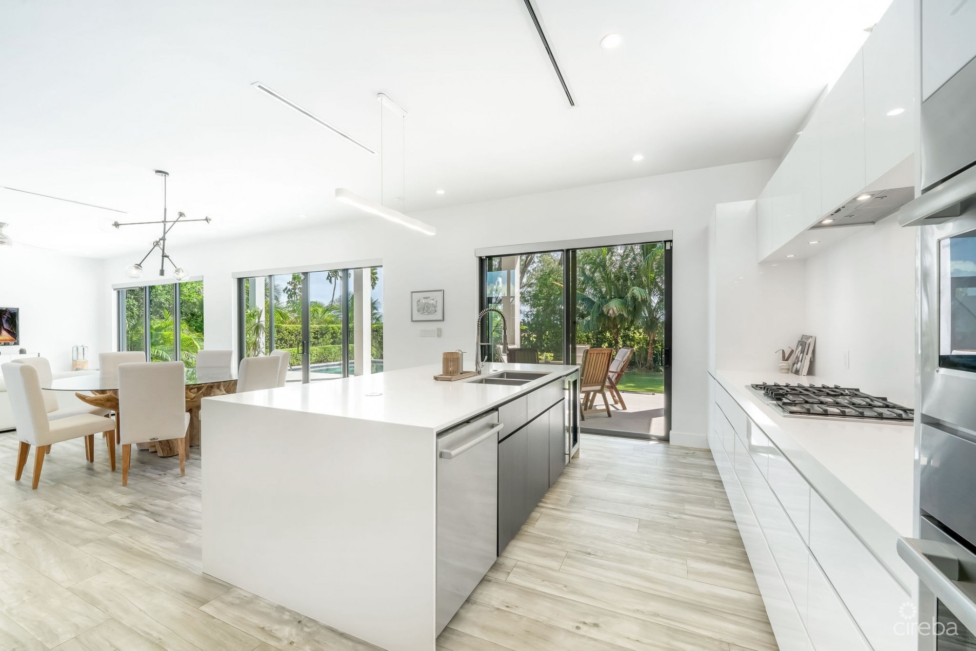 Stunning Modern Crystal Harbour Family Home, 04~ West Bay West Bay
